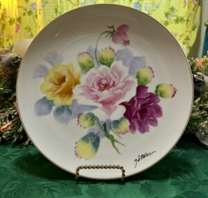 Vintage Hand-Painted Floral Porcelain Plate – Signed “Glitomi”